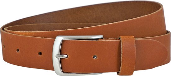 Ceinture en cuir marron avec boucle argentée, maintenue par une boucle de ceinture.