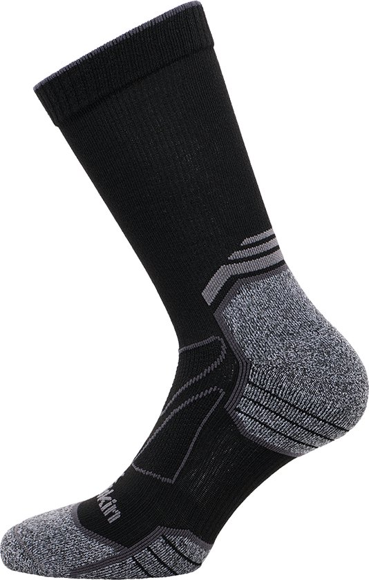 Chaussette de sport noire avec des accents gris sur le talon et les orteils, avec zones de ventilation.