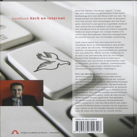 De achterkant van een boek met de titel "Handboek kerk en internet" en informatie over de auteur Eric van den Berg.