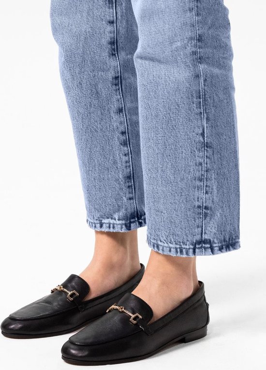 Sacha Dames Zwarte leren loafers met goudkleurige chain Maat