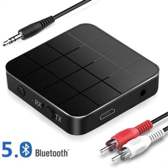 Zwarte Bluetooth 5.0 zender/ontvanger met audiokabels en AUX-ingang.
