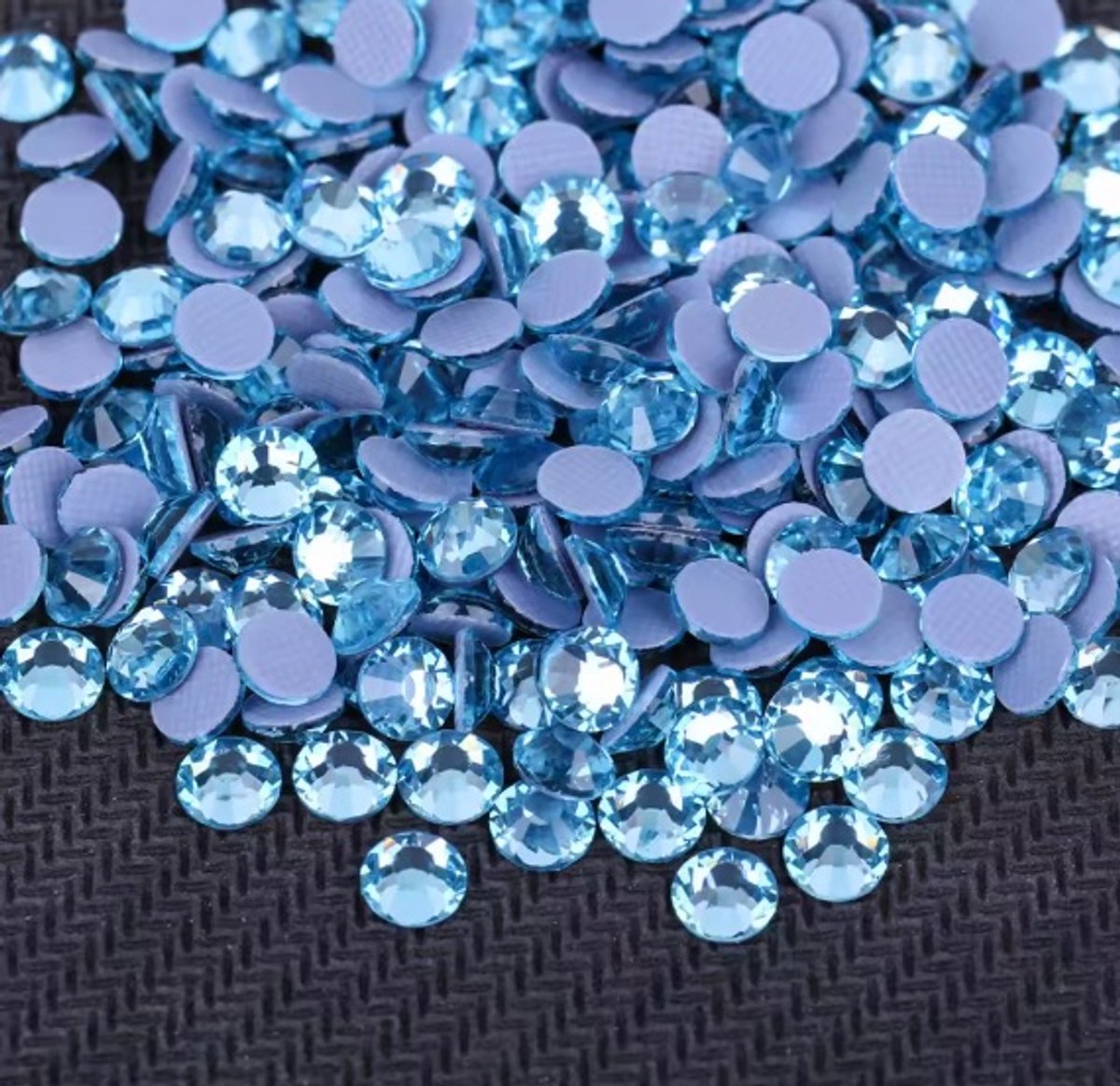 Swarovski hotfix steentjes kleur Montana (207