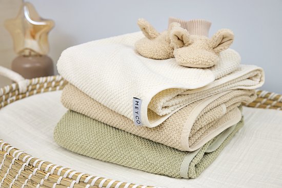 Meyco Baby Popcorn badcape - soft olive - 75x75cm van Meyco — afbeelding 3
