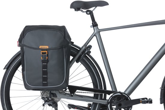 Basil Miles Dubbele Fietstas 34L Zwart/Oranje Waterdicht Tarpaulin Met MIK Adapterplaat Reflecterend Voor E-bike & Fietsvakantie — afbeelding 4