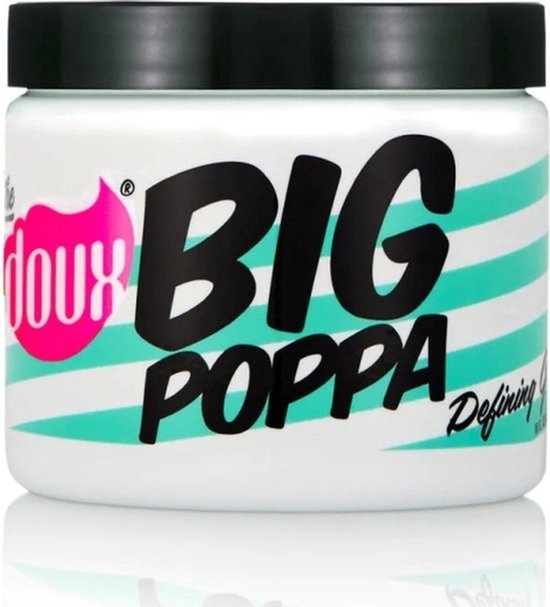 Witte pot met de tekst 'The Doux BIG POPPA Defining Gel'. Groen-witte gestreepte achtergrond.