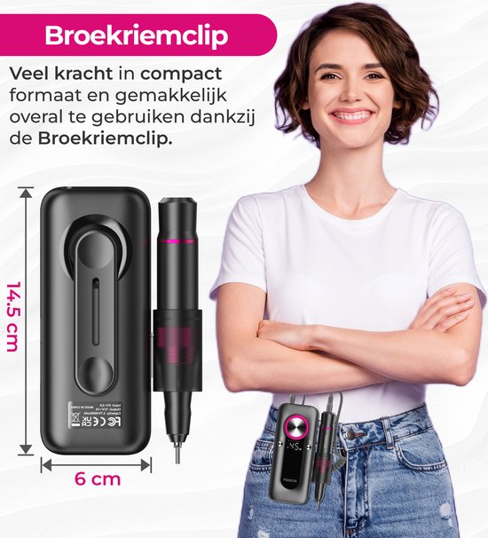 Vrouw met broekriemclip en een zwarte FOOCCA nagelfrees met roze accenten.