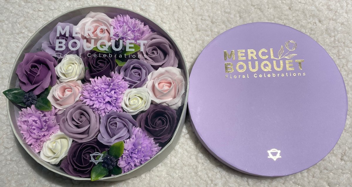 Zeepbloemen Geschenk Set - Ronde Doos - Lavendel, Roos & Anjer - Zeeprozen - Zeepbloemen Cadeau Set - 20x8cm