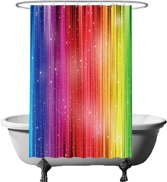 Rideau de douche à rayures verticales multicolores arc-en-ciel et petites étoiles blanches, au-dessus d'une baignoire à pieds métalliques.