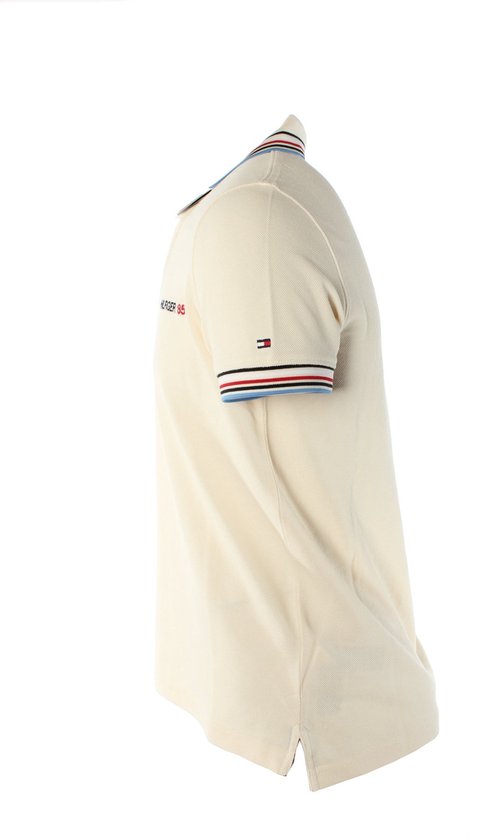 Crème poloshirt met korte mouwen, Tommy Hilfiger '95 logo en gestreepte kraag en mouwen.