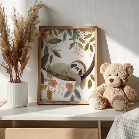 Une affiche avec un paresseux dormant dans un arbre, parmi des feuilles et des fleurs, à côté d'un ours en peluche.