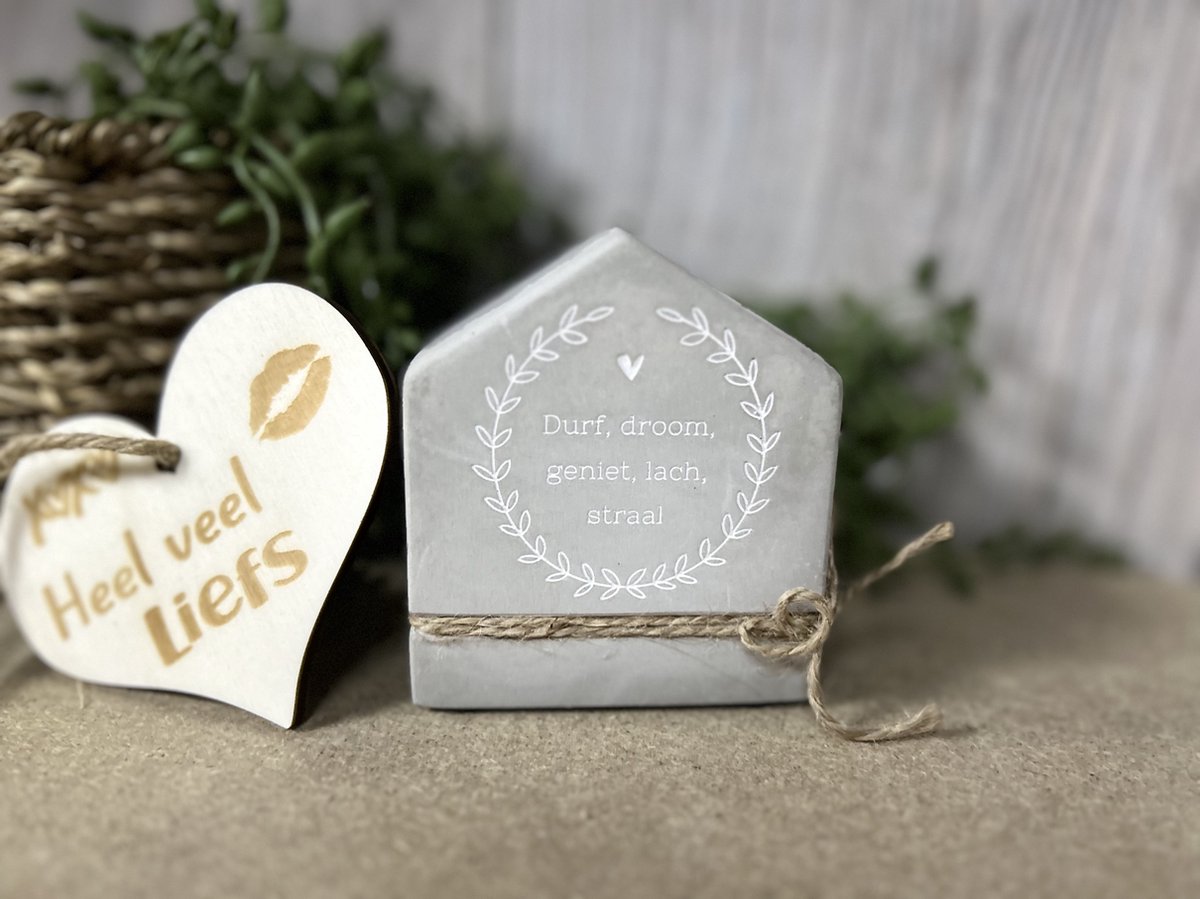 Creaties van Hier – Cement house Durf, droom... met houten hartje - 8 cm – Cement