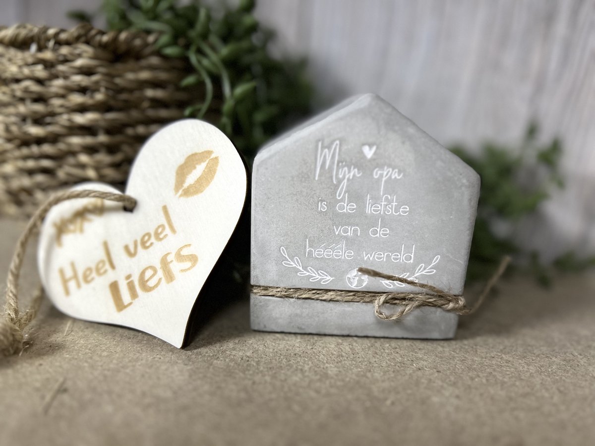 Creaties van Hier – Cement house Opa met houten hartje - 8 cm – Cement