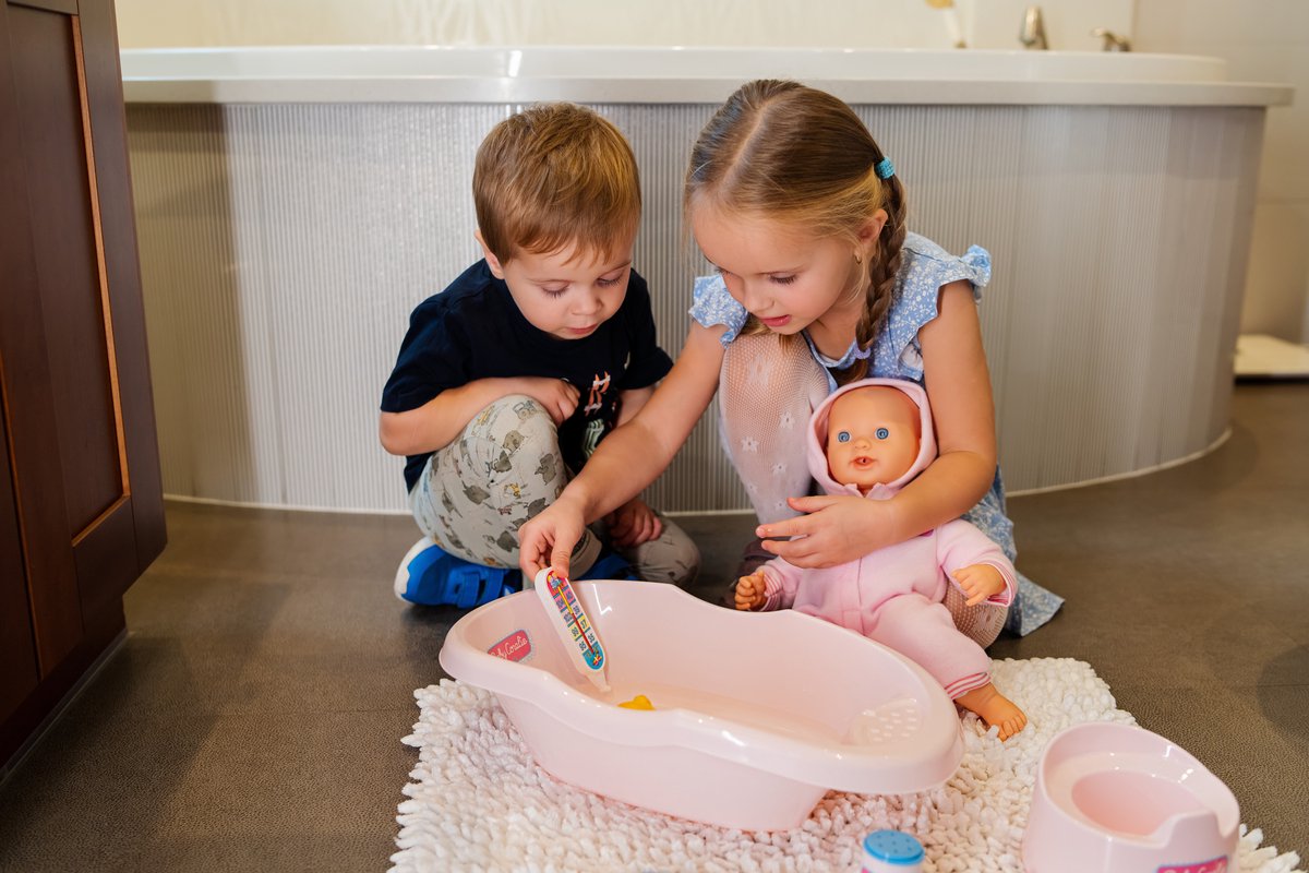 Klein Toys Princess Baby Coralie poppenverzorging - poppenbadje 41cm - incl accessoires - met potje - roze — afbeelding 6