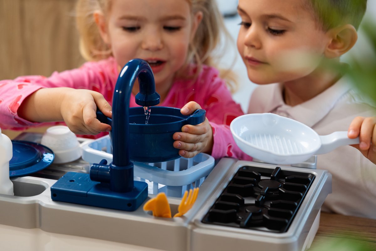 Klein Toys Miele speelgoed spoelbak met waterfunctie en kookplaat - blauw grijs — afbeelding 7