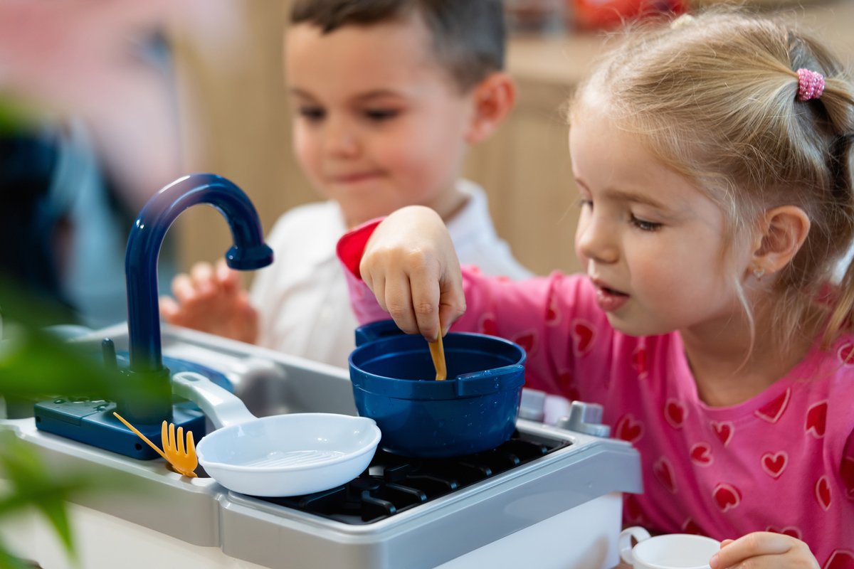 Klein Toys Miele speelgoed spoelbak met waterfunctie en kookplaat - blauw grijs — afbeelding 8