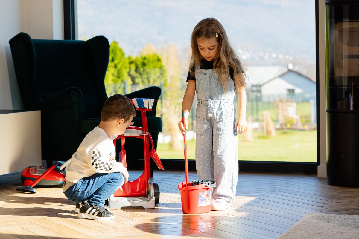 Klein Toys Vileda - speelgoed schoonmaaktrolley - incl. stofzuiger - 29 x 24 cm - rood — afbeelding 9