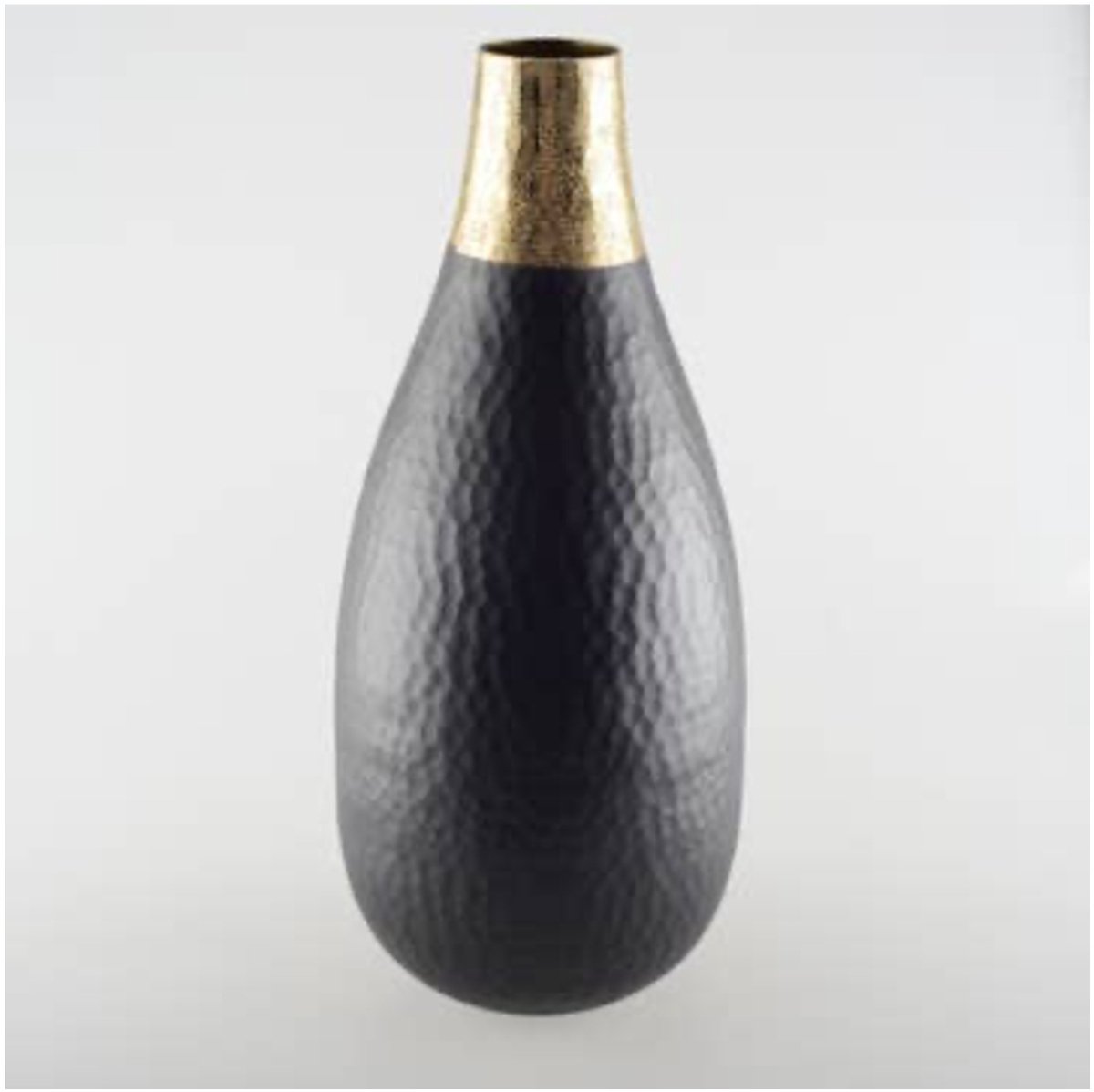 VAAS | BLOEMENVAAS | DECORATIEVE ACCESSOIRES| METAAL | XL EXTRA LARGE | ZWART GOUD | HAMERSLAG | 15X15X36CM.