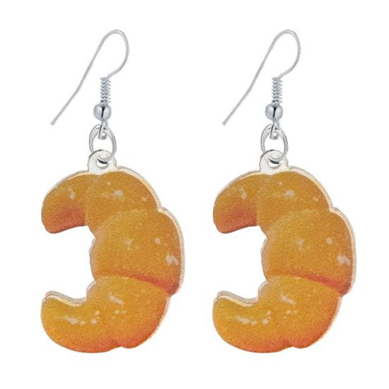 Boucles d'oreilles en forme de croissants, couleur dorée avec une texture tachetée crème.