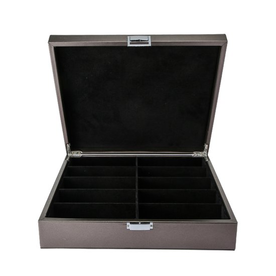 Open metallic zilverkleurige opbergdoos van de Emilie Collection met een zilverkleurige sluiting en zwarte voering met 10 vakken.