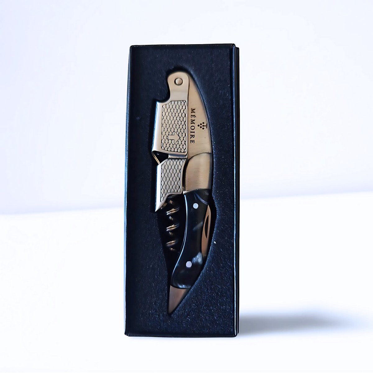 Mémoire® Couteau Sommelier Résine Zwart & RVS - Kurkentrekker van Edelhars - 3 in 1 Sommelier mes met Flessenopener en Foliesnijder - Stijlvolle en Duurzame Wijnopener - Perfect voor Horeca en Thuis - Premium Kelnermes voor Wijnliefhebbers — cadeau in Kookcadeaus - foto 3