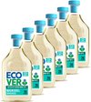Zes flessen Ecover vloeibaar wasmiddel op een rij, met labels die 'Eco-ver' en '28 wasbeurten' vermelden.