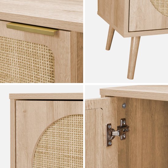 Detail van tv-meubel in houtdecor: gouden handgreep, deuren met rieten inzetstukken en schuine pootjes.