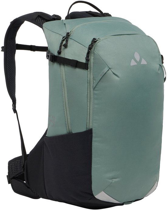 Groene rugzak met zwarte accenten, een Vaude logo op de voorkant en reflecterende strepen.