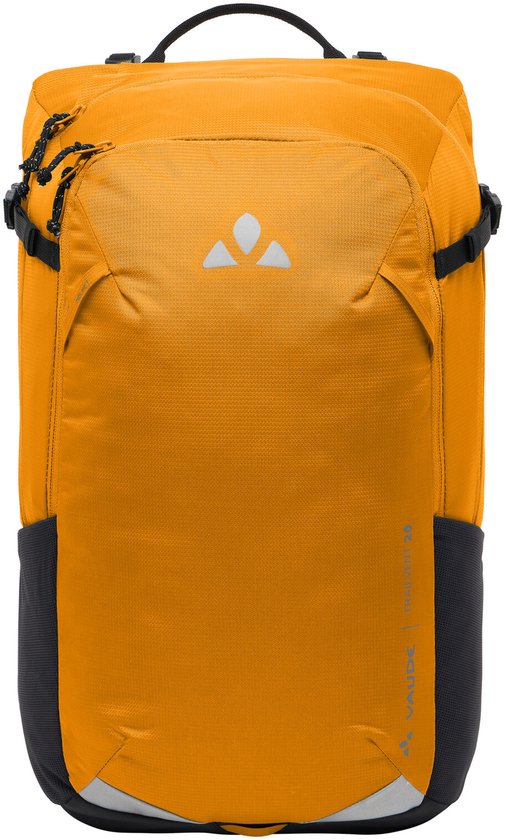 Oranje rugzak met zwart accent en reflecterende details, de rugzak is van voren zichtbaar.
