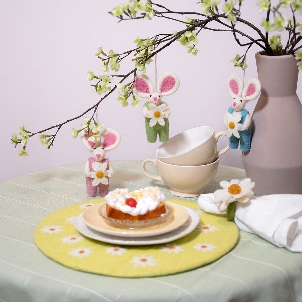 Sjaal met Verhaal decoratieve hanger vilt Haas met Bloem