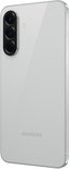 Zilverkleurige Samsung Galaxy A56 5G met drie camera's, schuin van achteren gezien.