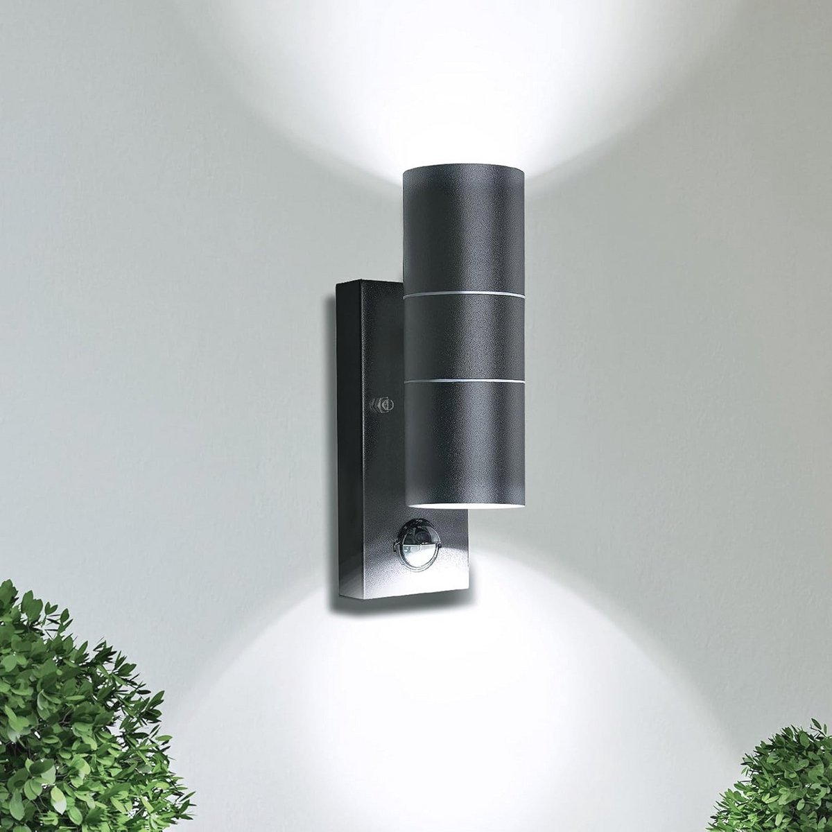 Moderne LED Buitenlamp met Bewegingsmelder en Instelbare LUX-Controle - IP44 Wandlamp voor Buiten en Binnen - Zwart