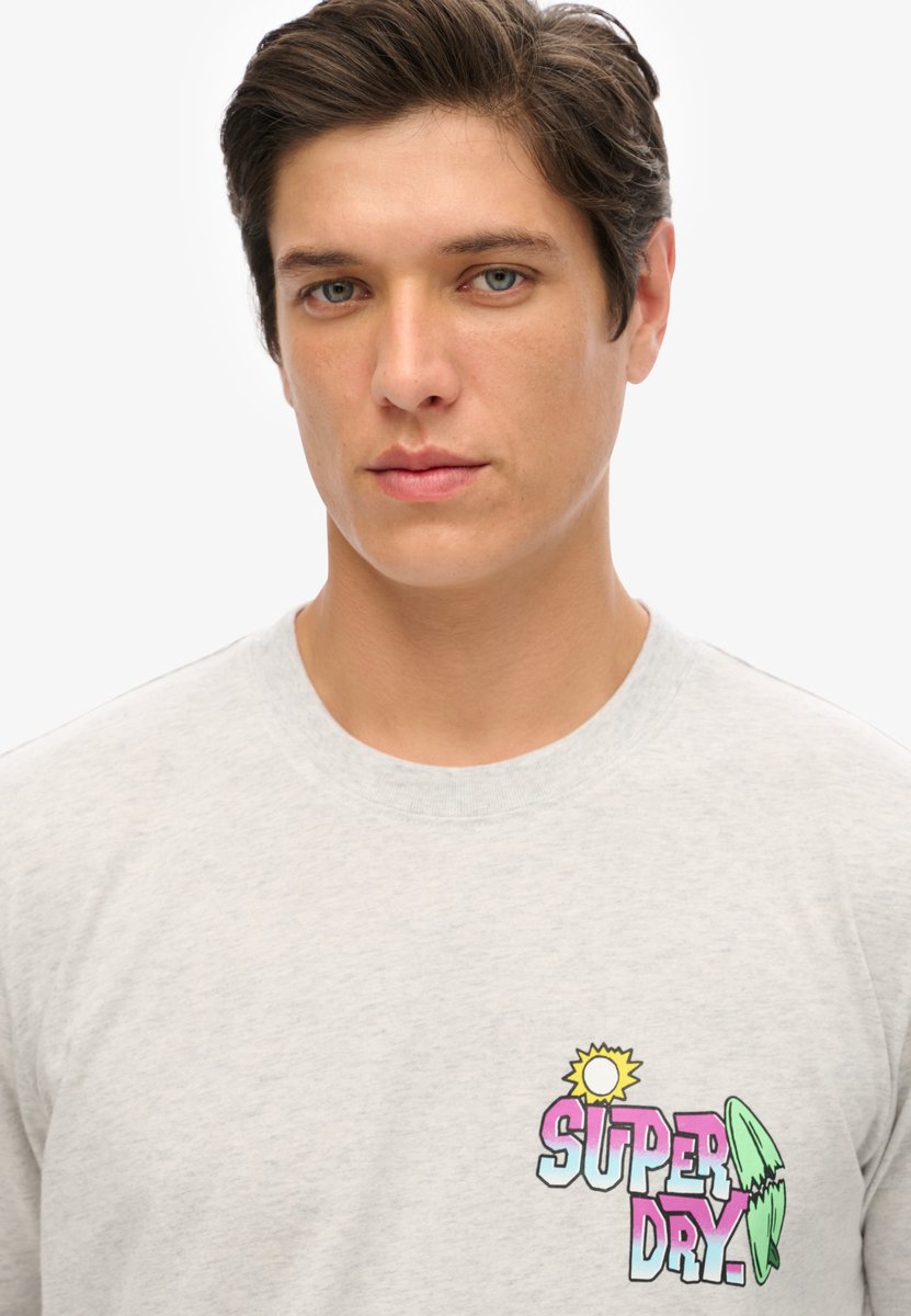 Superdry Neon Travel Chest T-shirt Mannen Grijs