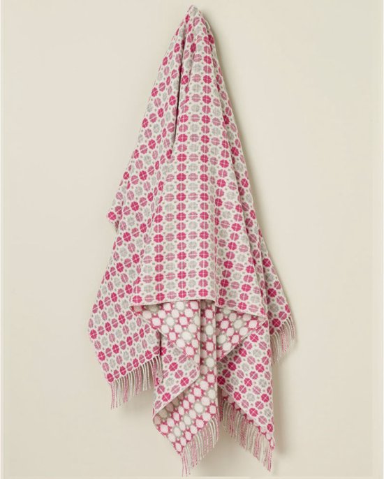Foto: Bronte by moon plaid milan pink 100 merino wol 140x185cm wollen deken roze made in uk