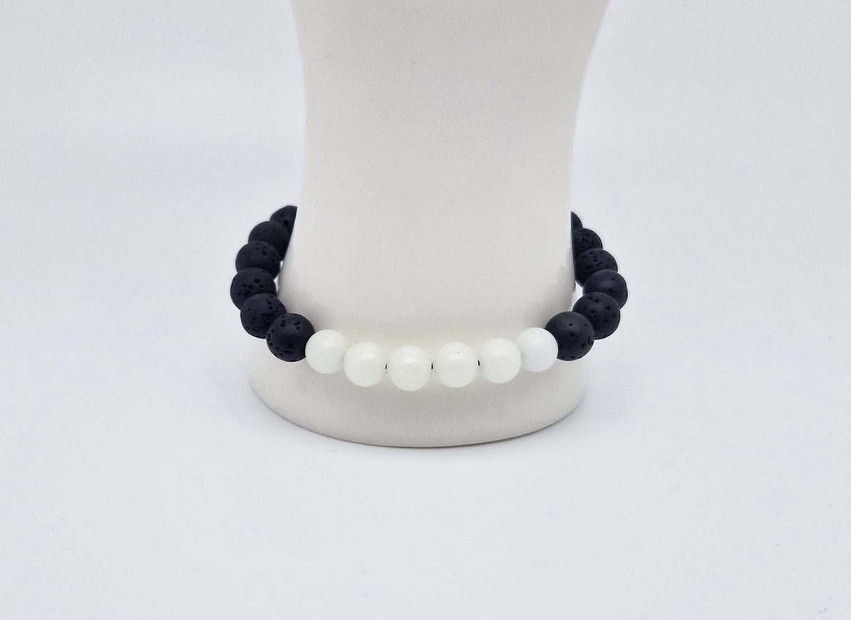 Handgemaakte "Armband Vulkanische" natuurstenen armband “Lava Donker -Maan licht ” - 8 mm diameter van de korrel- Diameter armband 20 cm - Een mooi cadeau voor familie en vrienden