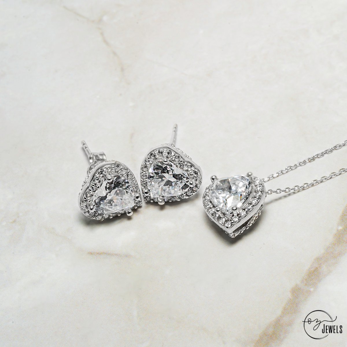 OZ Jewels Zilveren Ketting- en Oorbellen set met Hartvormige Zirkonium Design - Accessoires - Liefdessieraden - Dames - Valentijnsdag - Cadeau - Moederdag - Meisje - Sieraden Dames - In mooie geschenkverpakking - Love Keting en Oorbellen