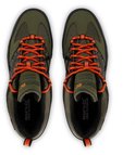 Paire de chaussures de randonnée basses vertes avec lacets orange, vue de dessus.