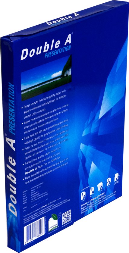 Zijde van een pak Double A A4 presentatiepapier met blauwe en witte tekst en een landschapsafbeelding.
