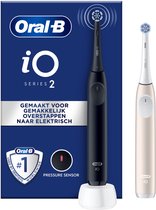 Bol.com Oral-B iO2 Elektrische Tandenborstels - Night Black & Calm Pink - 2 stuks aanbieding