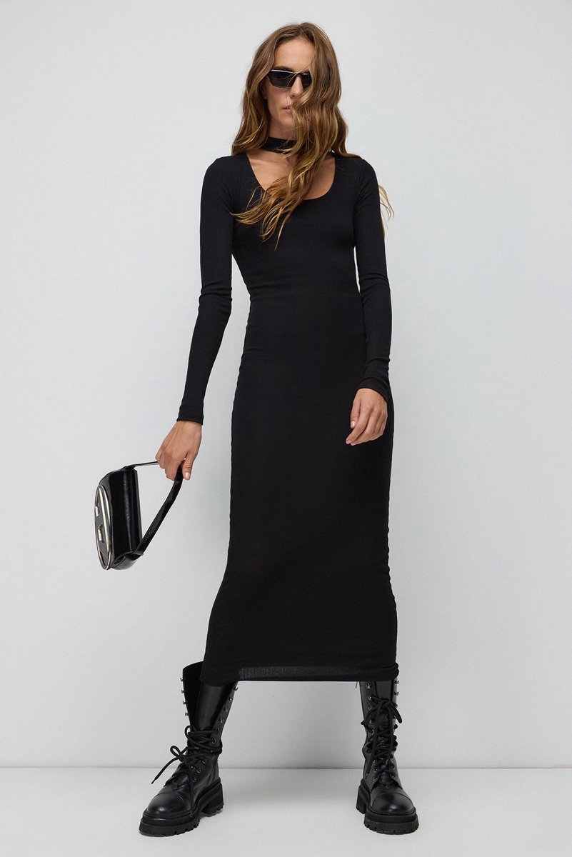 Robe moulante dos nu en tissu extensible