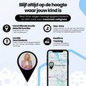 Zwarte smartwatch met locatie functies, realtime tracking en geo-zone kaartweergave.