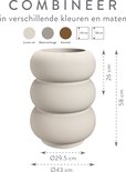 Witte, gestapelde pot met afmetingen en kleuropties: linnen wit, balanced beige, karamel.