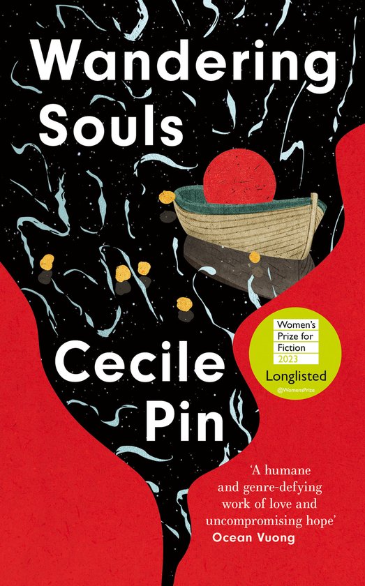 Couverture du livre 'Wandering Souls' de Cecile Pin, avec un petit bateau sur l'eau sombre et le texte 'Women's Prize for Fiction 2023 Longlisted'.