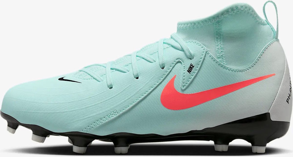 Groene Nike Jr. Phantom Luna 2 Academy Lit voetbalschoenen voor jongens, ontworpen voor firm ground, met opvallende roze s...