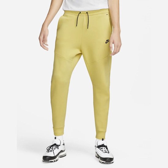 nike tech fleece tracksuit yellow