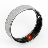 Zilveren slimme ring met glinsterende textuur en een zilveren metalen band. Rode LED licht op binnenin.