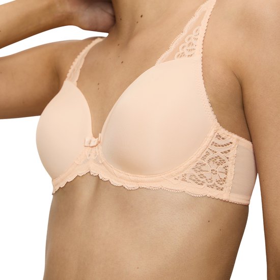 Nude voorgevormde bh met kanten applicaties op de bandjes en onder de cups.