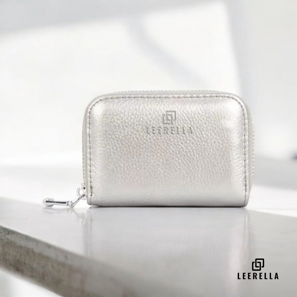 Leerella Stijlvolle Unisex Grijs-Zilver Creditcardhouder met Rits – Echt Leer, RFID-Bescherming, 12 Kaartsleuven, Met Biljetvak – Luxe en Compacte Pasjeshouder voor Mannen & Vrouwen