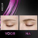 Vergelijking van wenkbrauwen voor en na aanbrengen van SYOSS permanente tint. De wenkbrauwen zijn donkerder en voller.