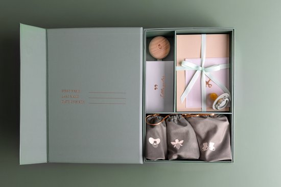 Pure Moms - Groene editie Luxe Memory box - Zeer luxe Baby Geschenkset - 24 delig Herinneringendoos - Kraamcadeau - Babyshower - Cadeau + inclusief inktafdrukje + Groen speentje 0-6 maanden van Pure Moms — afbeelding 2