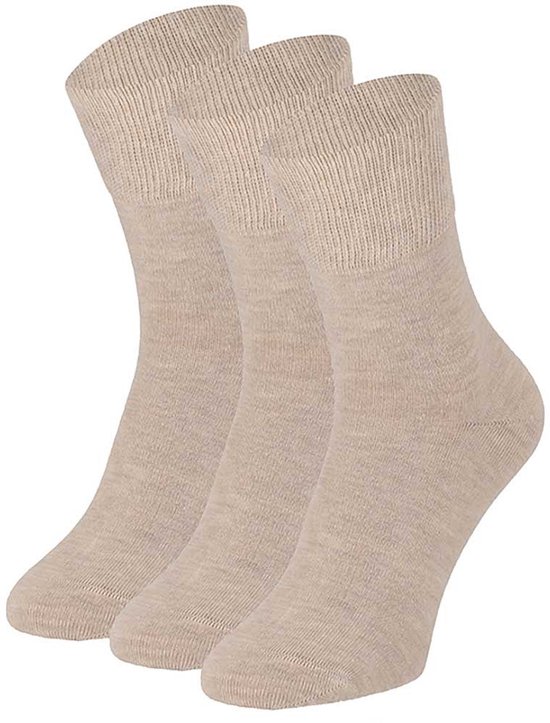 Drie paar beige bamboe diabetic socks, basic model.